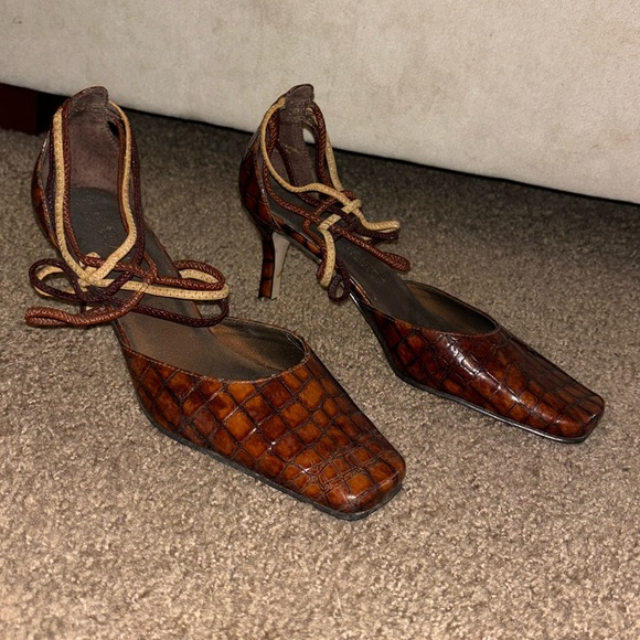 New York Transit Shoes - New York Transit Croc Embossed Heel